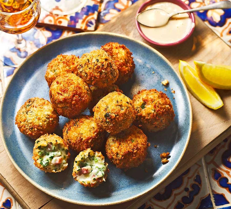 Photo of a dish containing jamon and wild garlic croquetas.